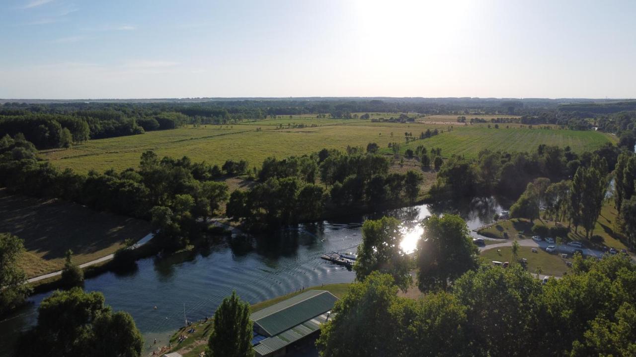 Camping Belle Riviere Chaniers Exterior foto